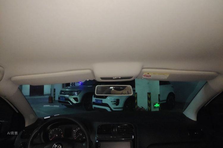 Volkswagen Polo 2015 car image #20