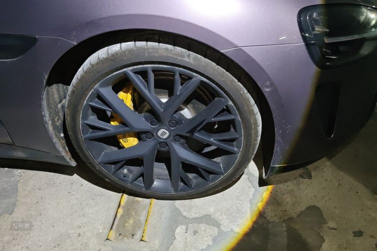 MI SU7 2025 immagine di auto #9