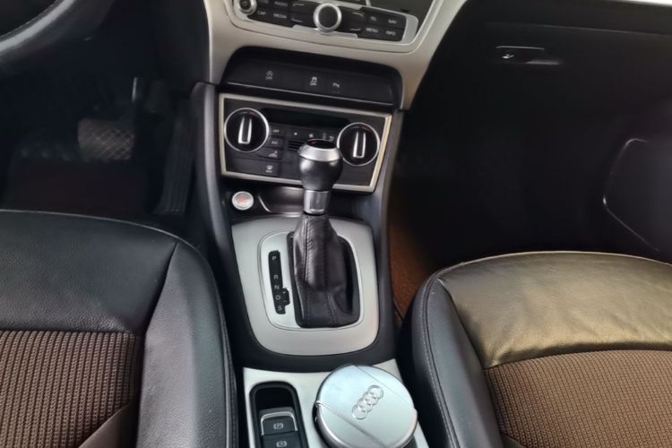 Audi Q3 2016 car image #14
