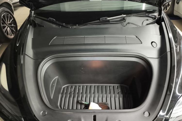 Tesla Model Y 2021 car image #20