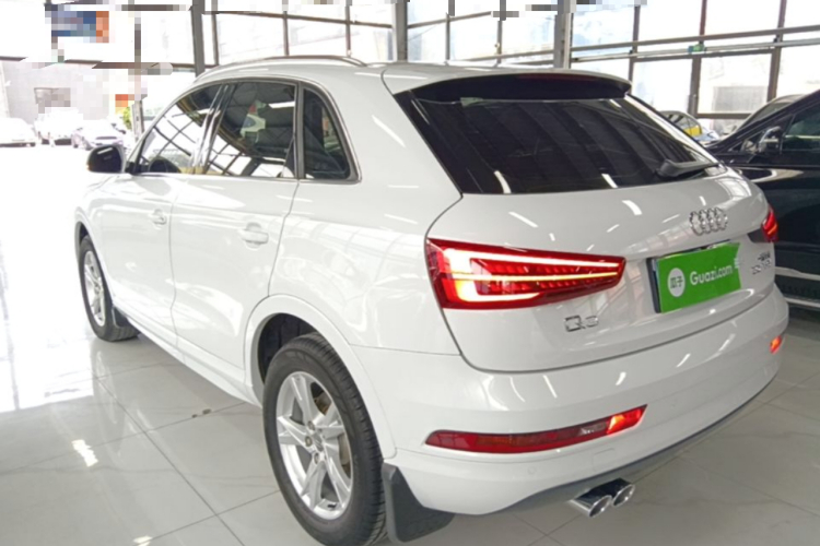 Audi Q3 2018 car image #5
