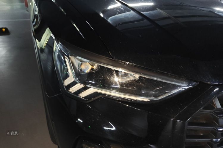 Audi Q3 2022 car image #8
