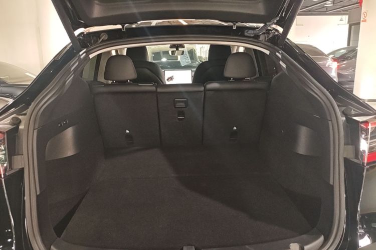 Tesla Model Y 2022 immagine di auto #19
