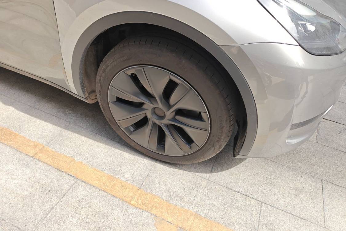 Tesla Model Y 2024 car image #9