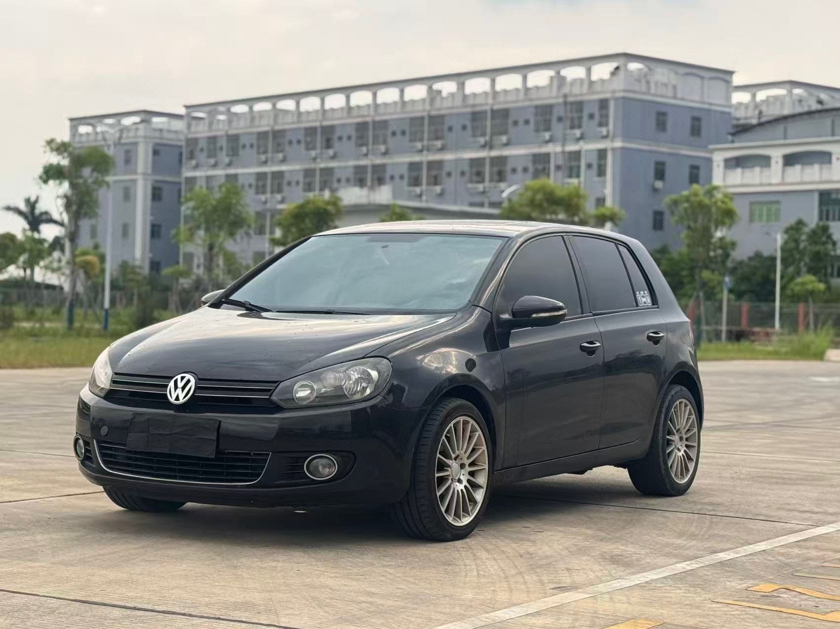 Volkswagen Golf 2011 car image 