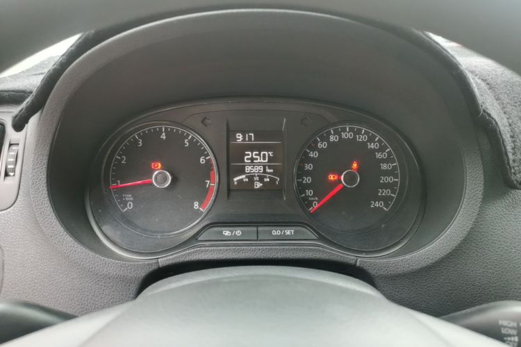 Volkswagen Polo 2016 car image #12