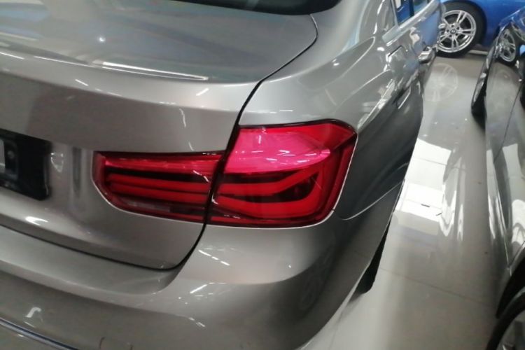 BMW 3 Series 2019 car image #8