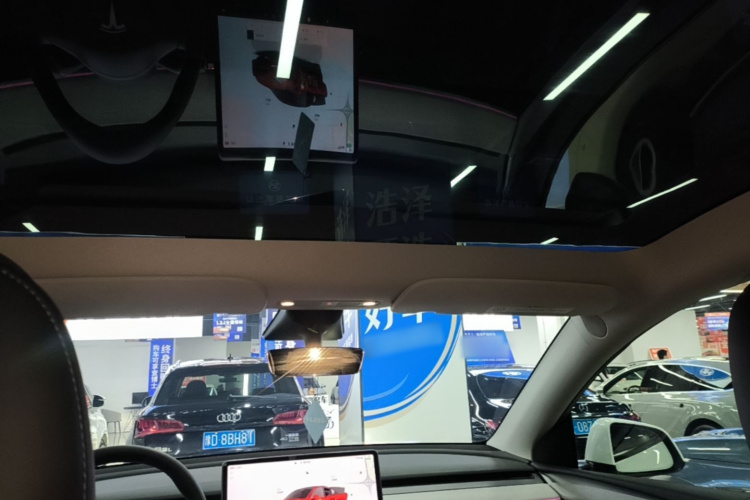 Tesla Model Y 2023 #18 Tesla Model Y 2023 car image #18