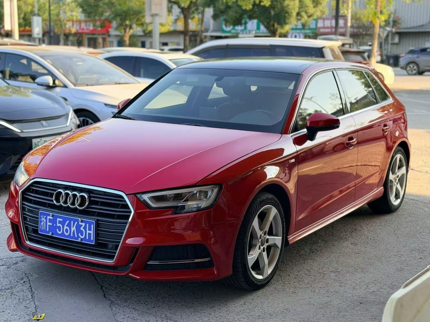 2019 immagine di auto 