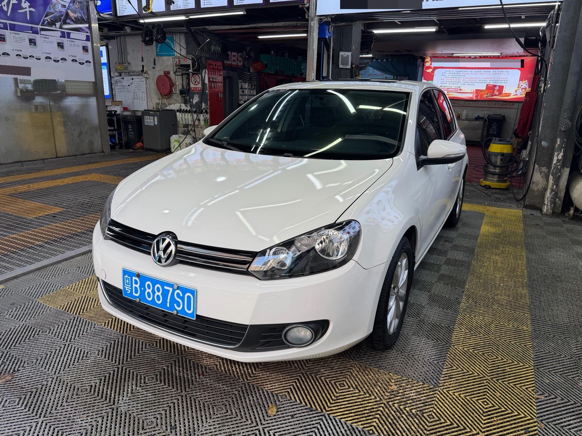 Volkswagen Golf 2012 car image 