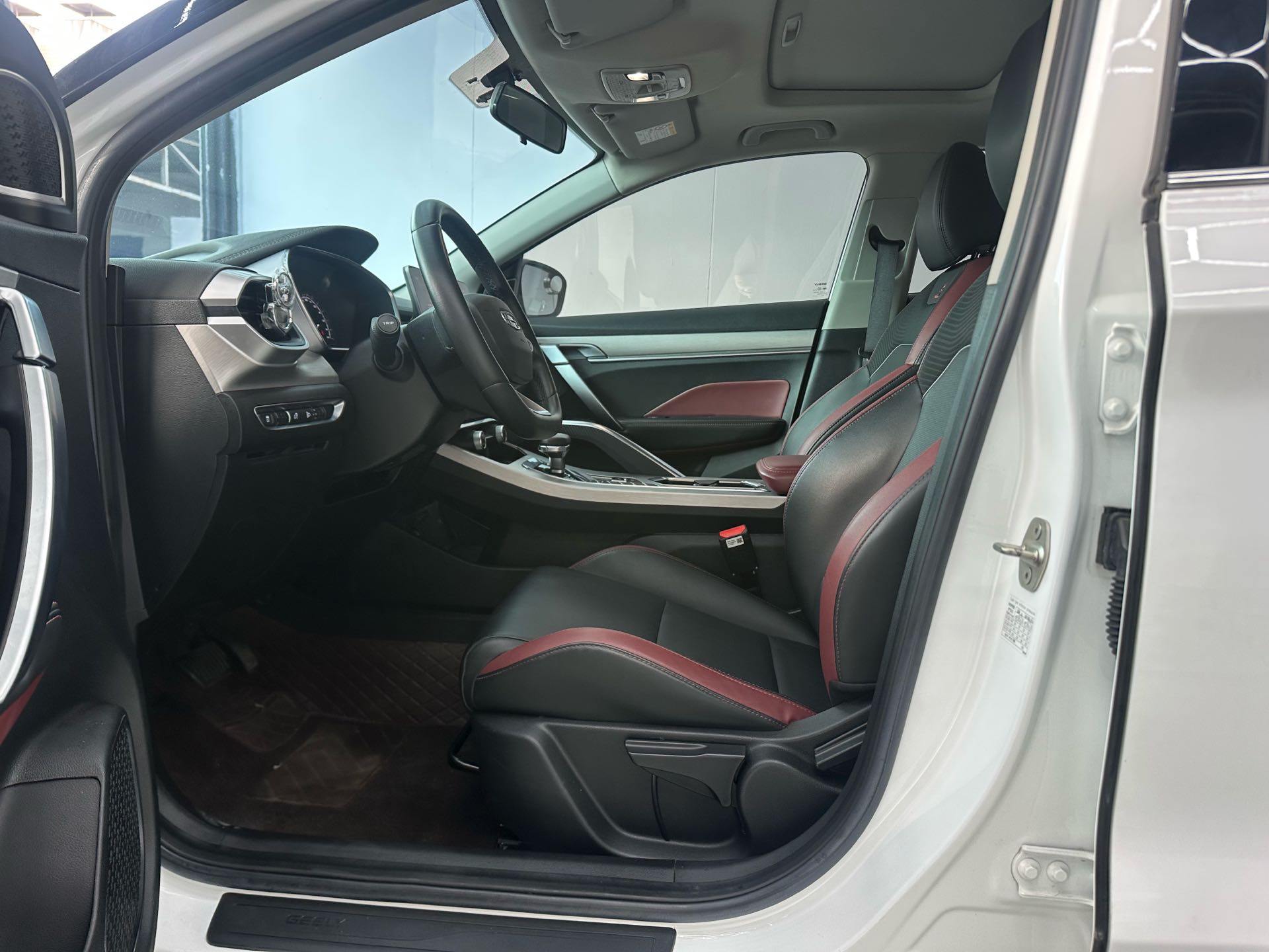 GEELY Coolray 2022 #4 GEELY Coolray 2022 car image #4