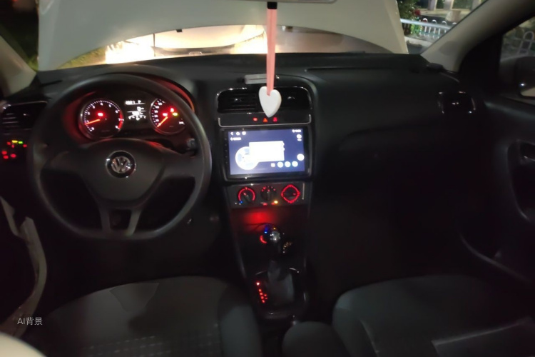 Volkswagen Polo 2015 car image #11