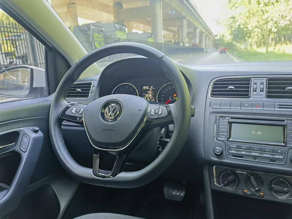 Volkswagen Polo 2016 car image #6