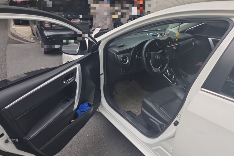 Toyota Corolla 2018 immagine di auto #18