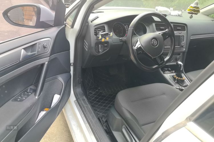 Volkswagen Golf 2017 car image #18