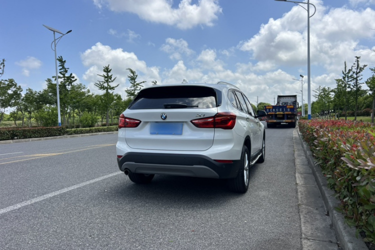 BMW X1 2018 #3 BMW X1 2018 car image #3