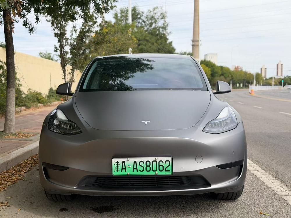 Tesla Model Y 2023 car image #2