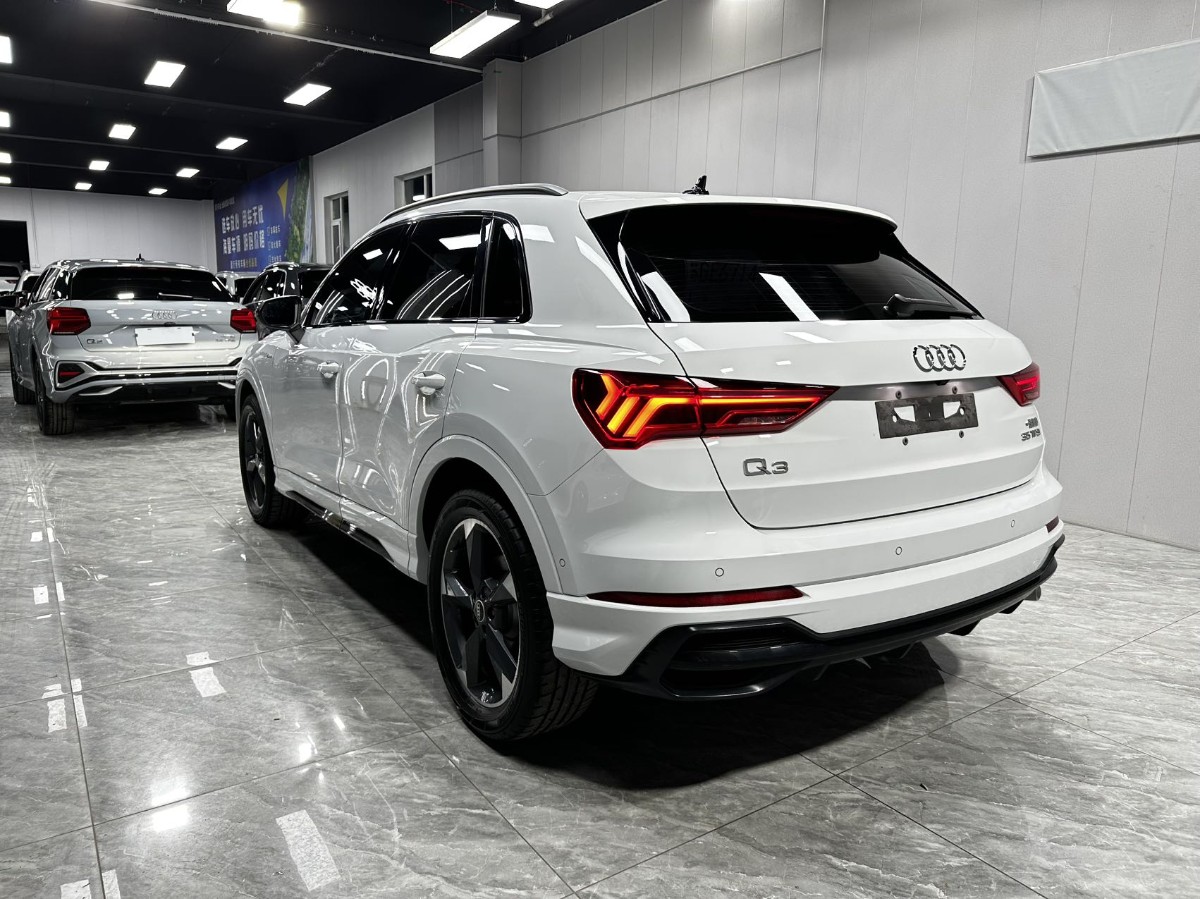 Audi Q3 2022 car image #9