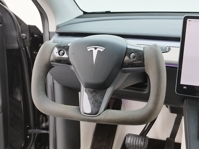 Tesla Model Y 2023 #7 Tesla Model Y 2023 car image #7