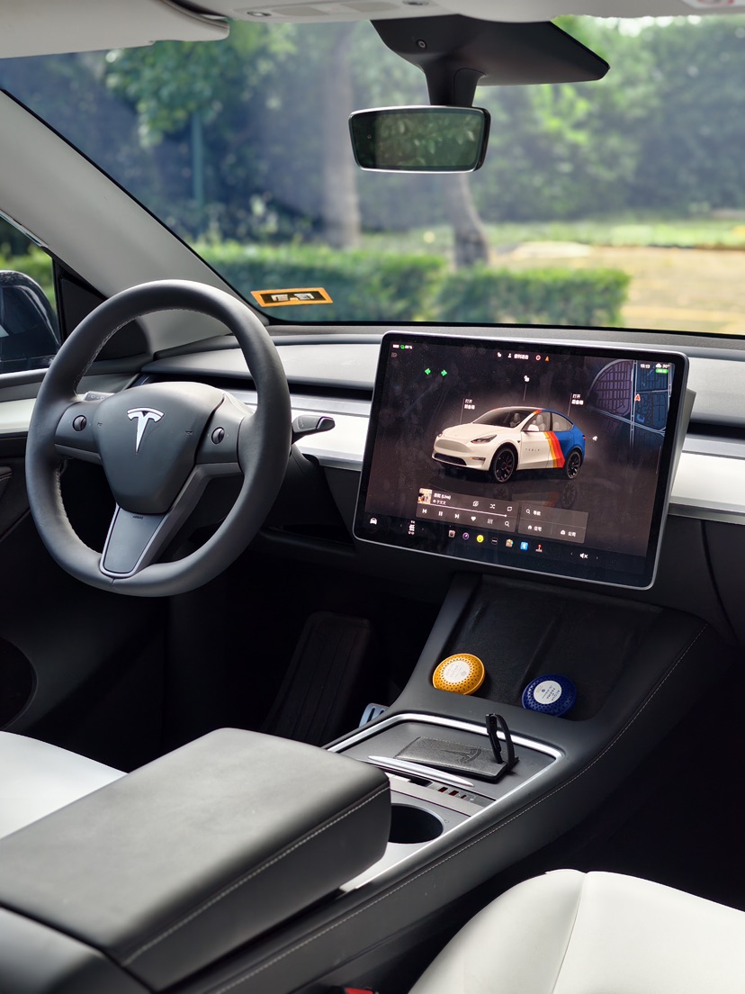 Tesla Model Y 2023 #6 Tesla Model Y 2023 car image #6