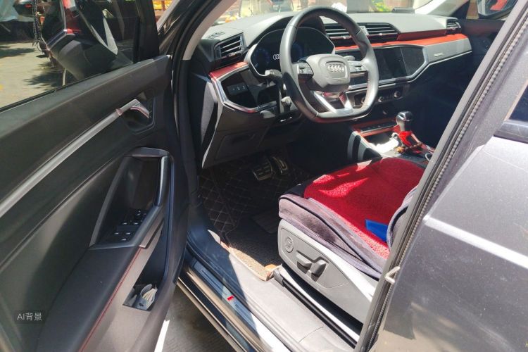 Audi Q3 2020 car image #18