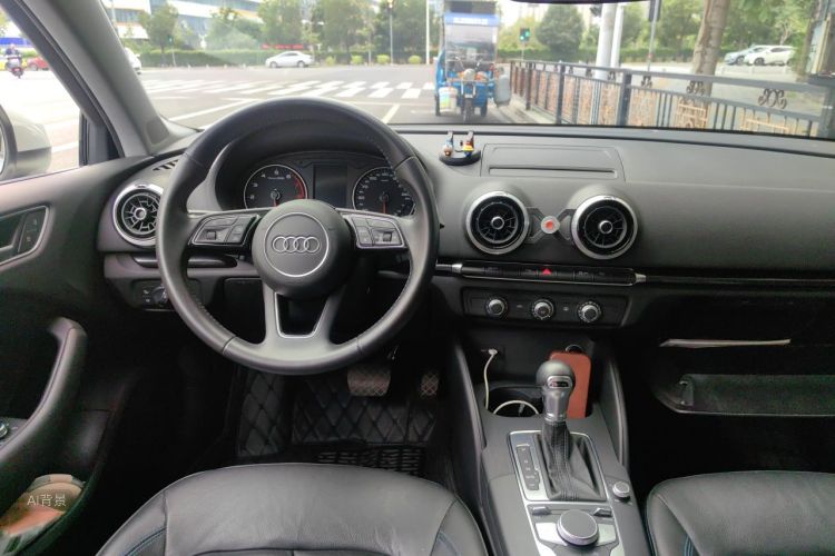 Audi A3 2018 immagine di auto #11