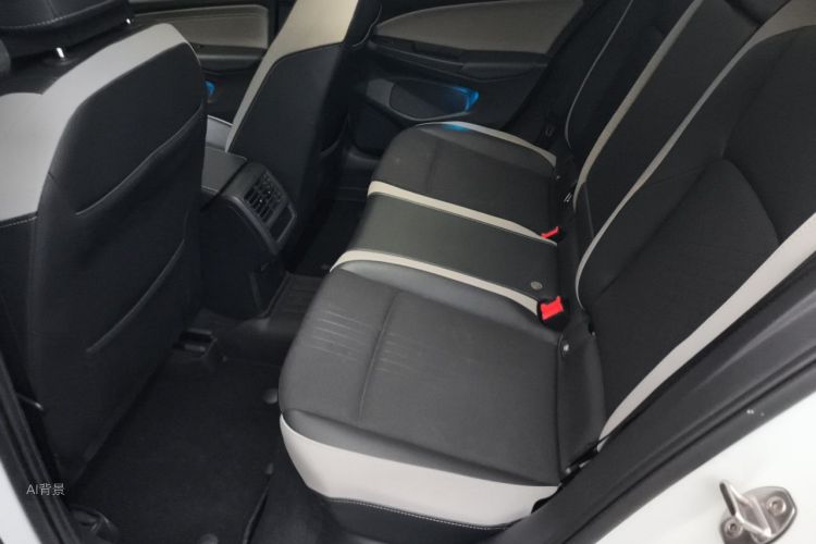 Volkswagen Golf 2023 car image #19
