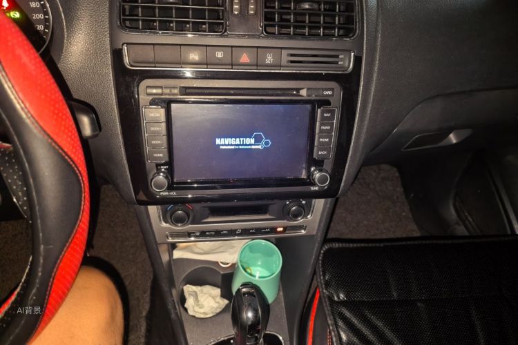 Volkswagen Polo 2015 car image #15