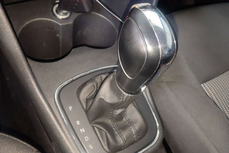 Volkswagen Polo 2016 car image #14