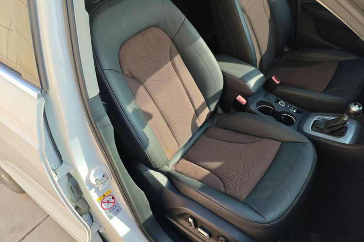 Audi Q3 2018 car image #24