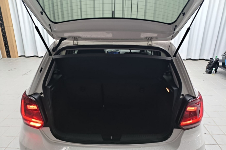 Volkswagen Polo 2015 #19 Volkswagen Polo 2015 car image #19