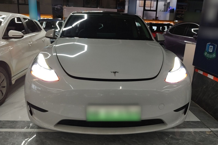 Tesla Model Y 2023 car image #3