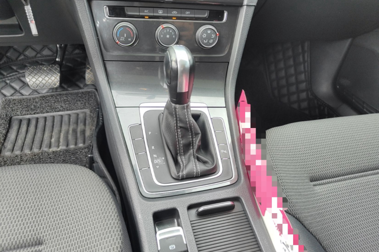 Volkswagen Golf 2017 car image #18