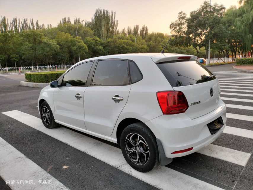 Volkswagen Polo 2015 car image #9