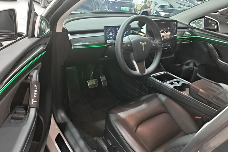 Tesla Model Y 2023 #15 Tesla Model Y 2023 car image #15