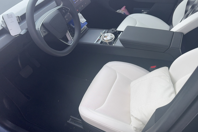 Tesla Model Y 2026 #9 Tesla Model Y 2026 car image #9