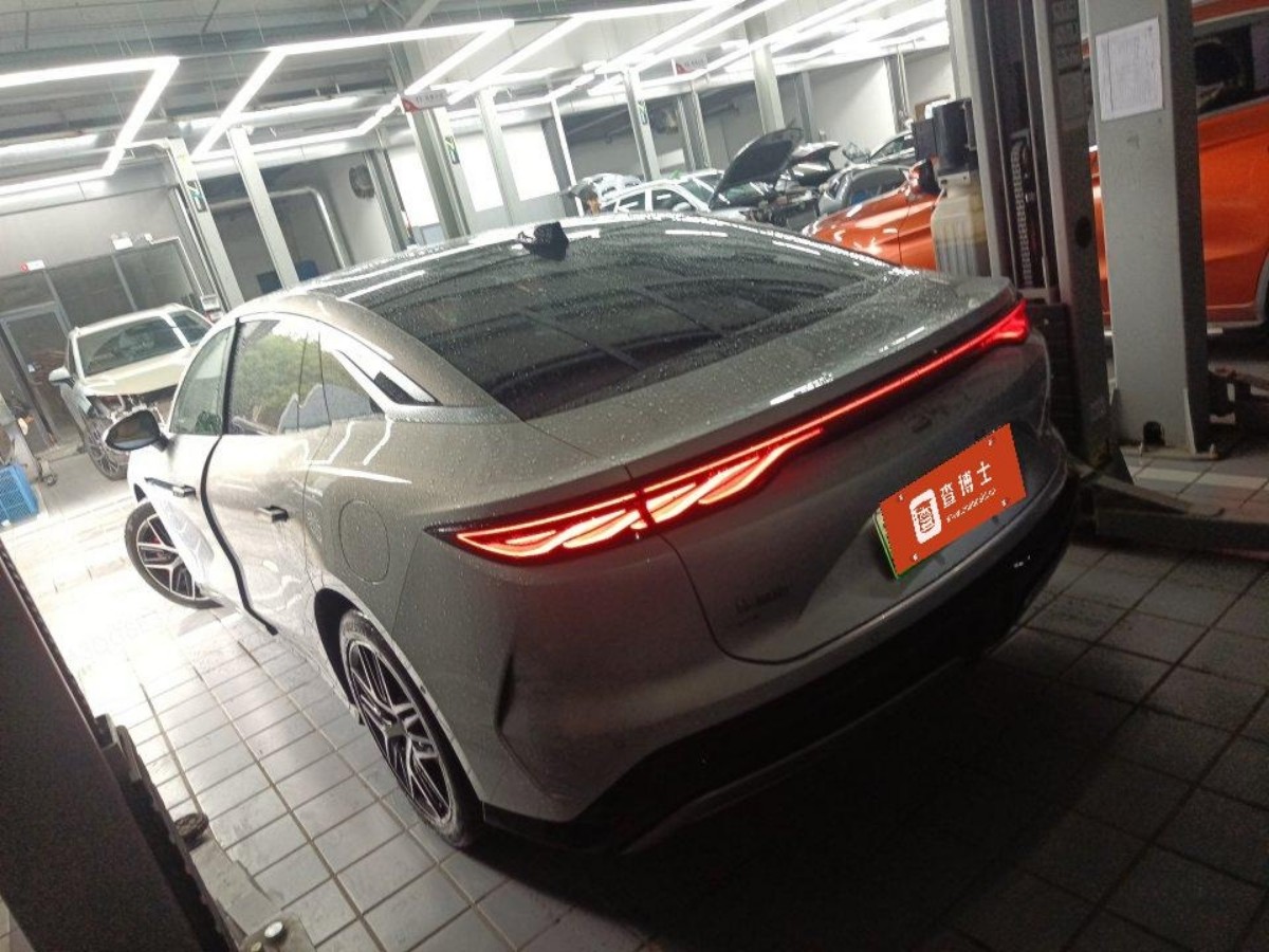 BYD HanL 2025 صورة سيارة #3
