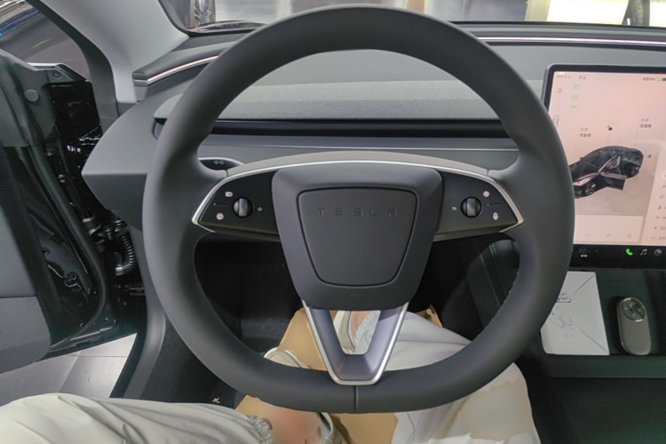Tesla Model 3 2026 immagine di auto #15