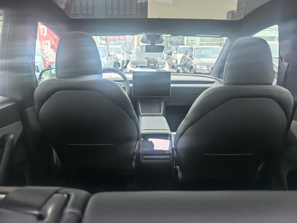 Tesla Model Y 2026 car image #11