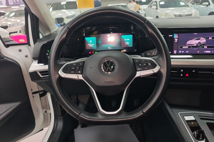 Volkswagen Golf 2021 car image #11