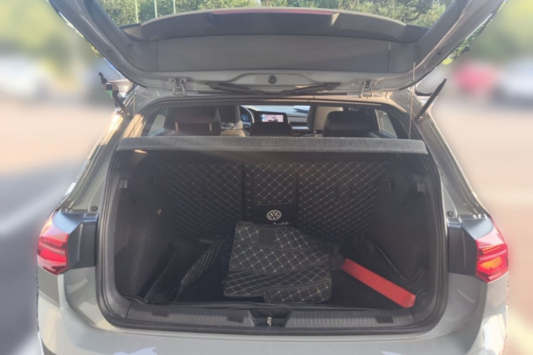Volkswagen Golf 2024 car image #21