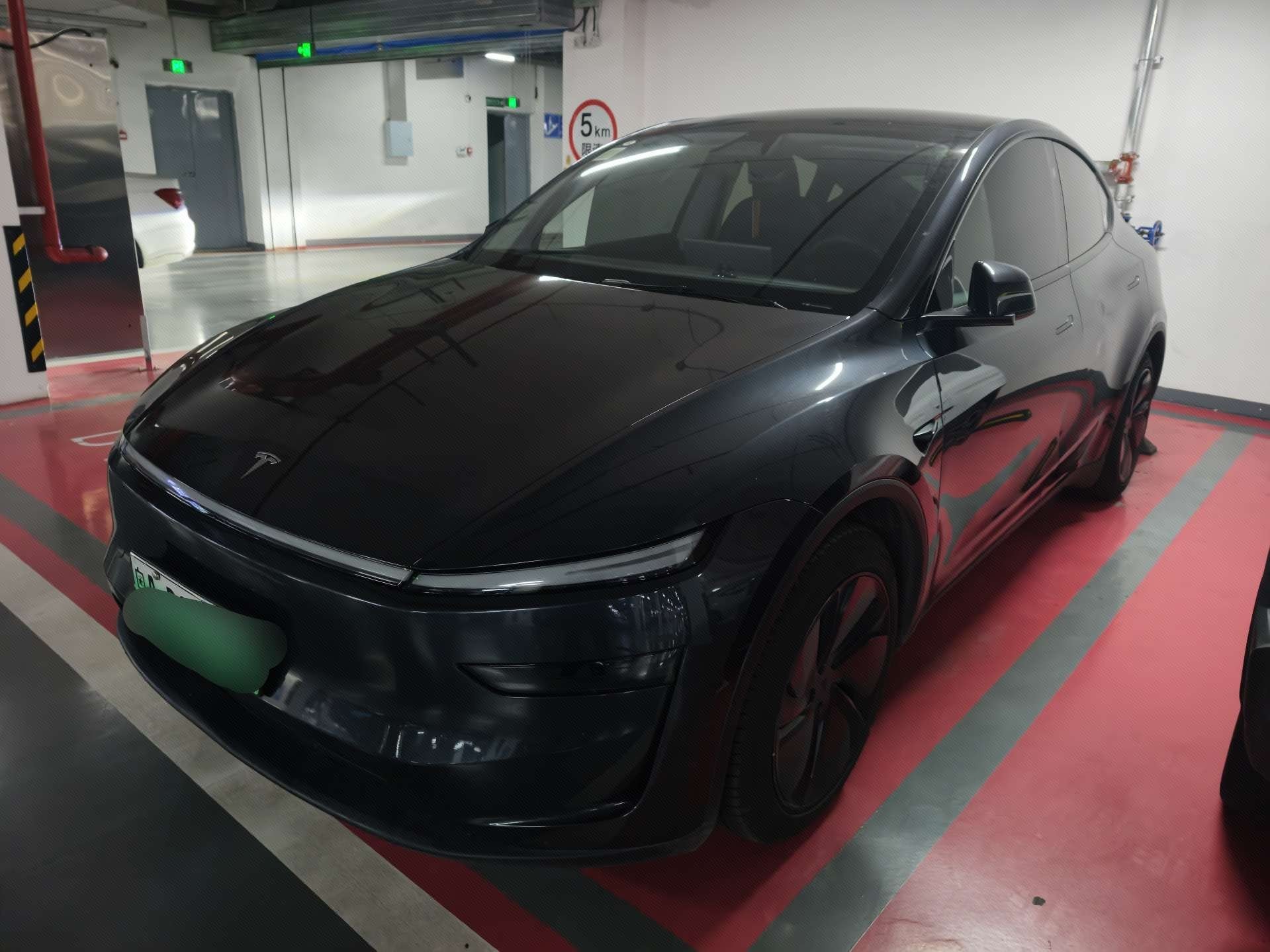 Tesla Model Y 2025 car image 