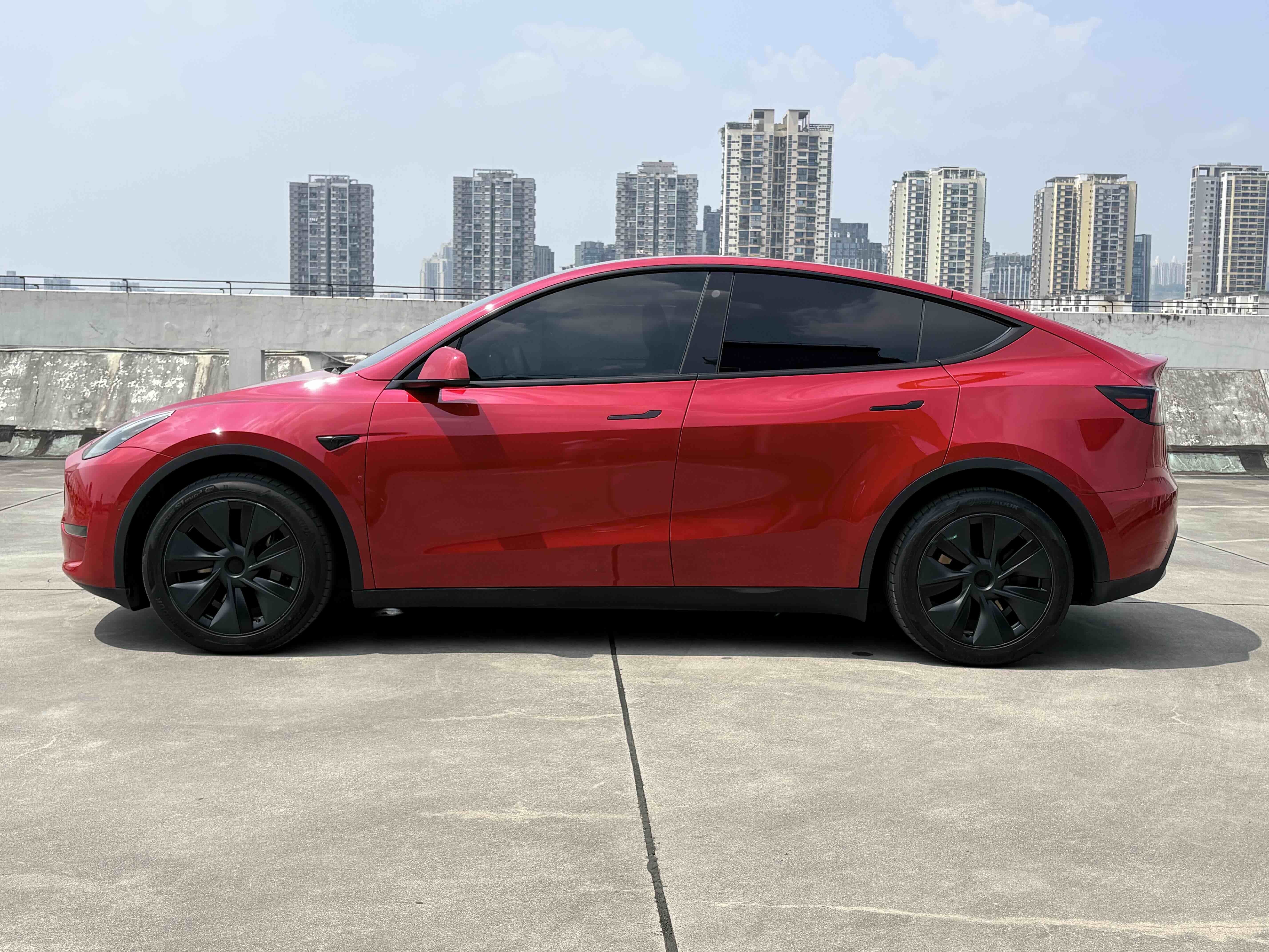 Tesla Model Y 2023 #4 Tesla Model Y 2023 car image #4
