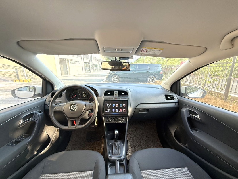 Volkswagen Polo 2016 car image #7