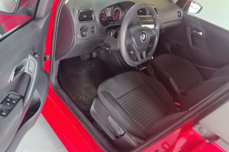 Volkswagen Polo 2015 car image #16