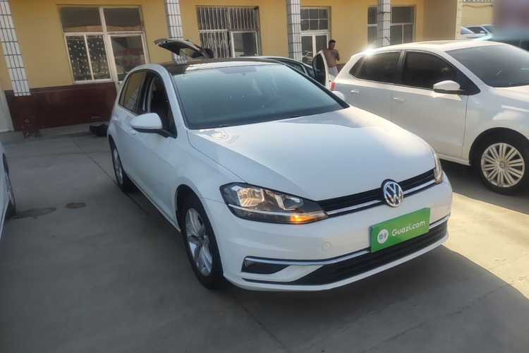 Volkswagen Golf 2018 car image #4