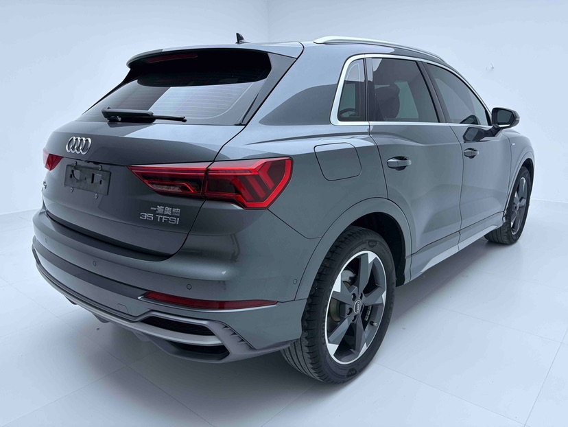 Audi Q3 2022 car image #4
