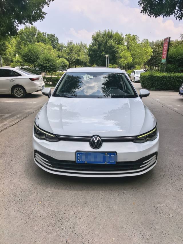 Volkswagen Golf 2023 car image #6