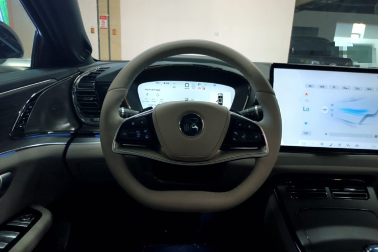 BYD Han 2025 car image #18
