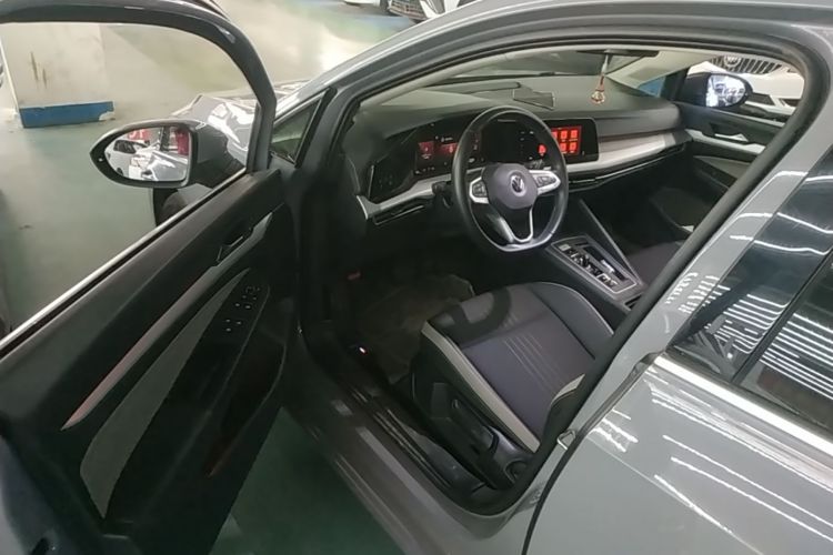 Volkswagen Golf 2021 car image #16